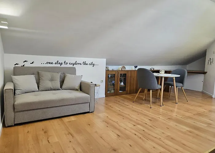 Lovely Attic Apartman-Melani