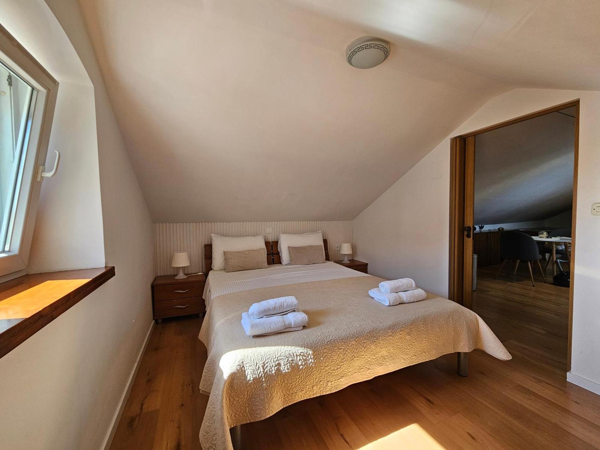 Lovely Attic Apartman-melani Apartment *