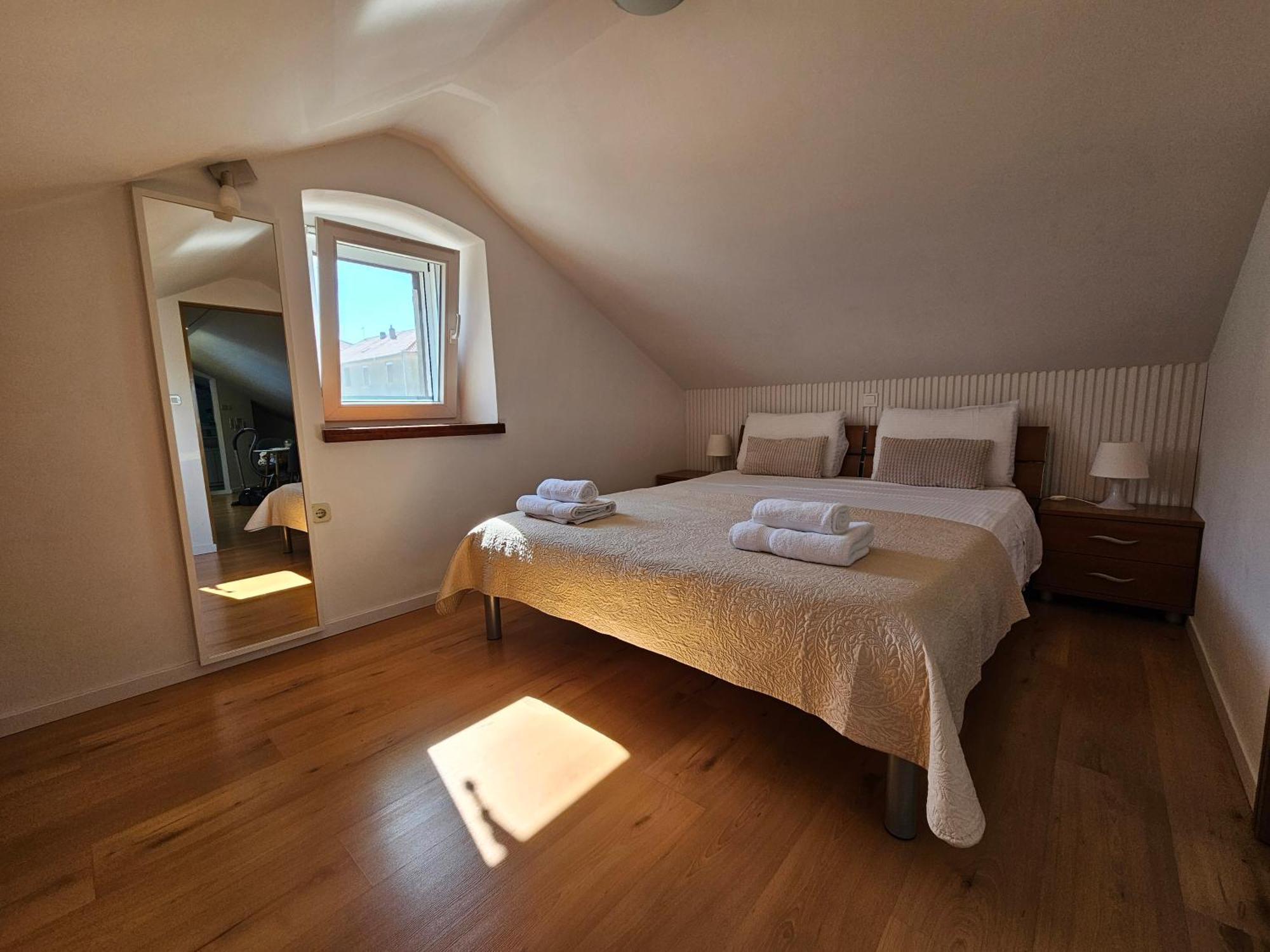 Apartment Lovely Attic Apartman-melani *