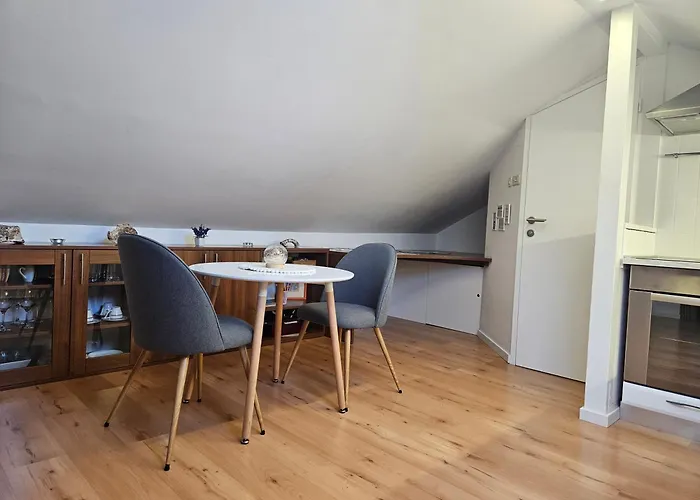 Lovely Attic Apartman-Melani